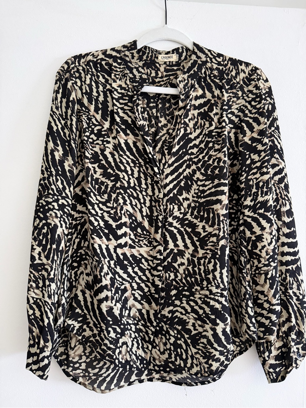 L'AGENCE Black and Cream Abstract Print Long-Sleeve Blouse